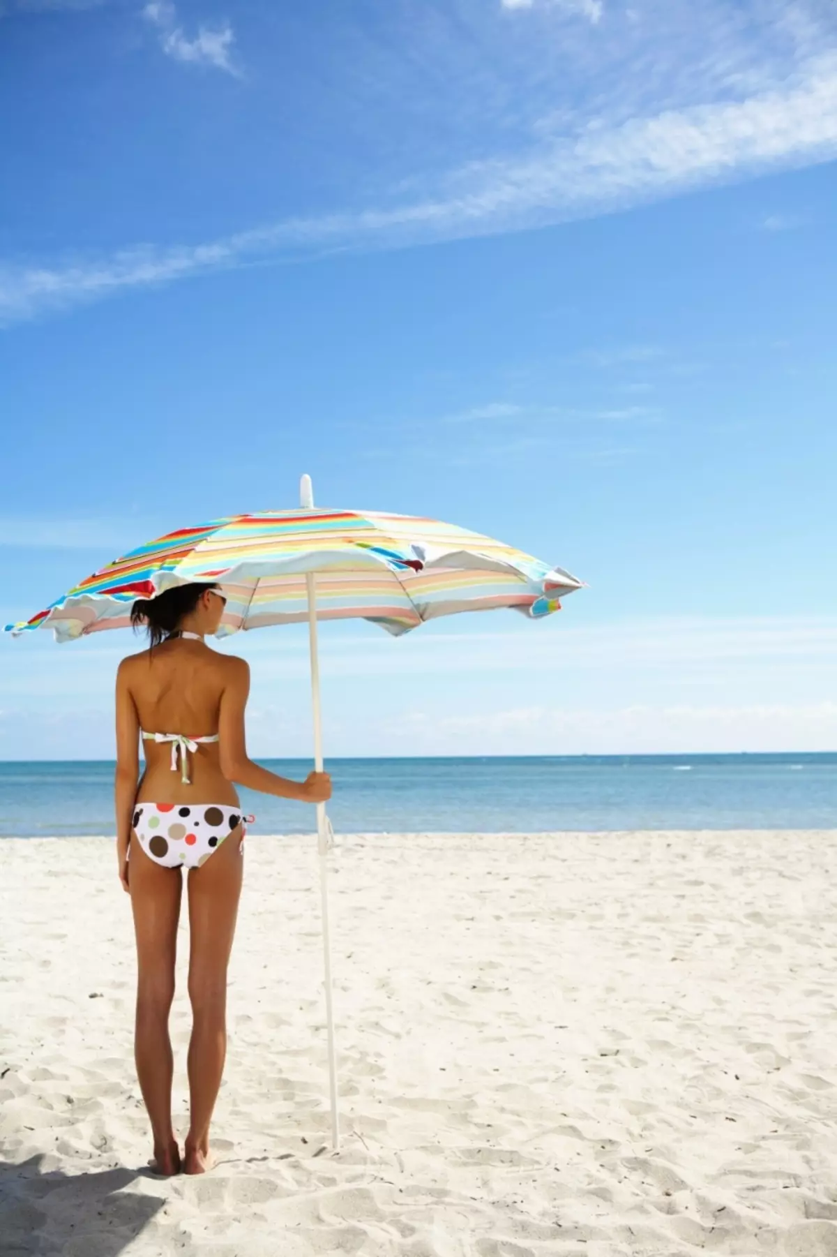 Plaža kišobran (61 fotografije): ljetni sklopiv veće ceste i ručne modele od sunca za plažu, kako se zove 15244_31