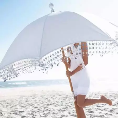 Umbrella Beach (61 wêne): Modelên Havînê û Modelên Mezin ên ji Tîrêjê Ji Bo Biharê, wekî ku jê re dibêjin 15244_39