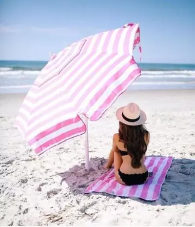 Ombrellone da spiaggia (61 foto): Summer pieghevole più grande strada e modelli di mano del sole per la spiaggia, come sono chiamati 15244_60