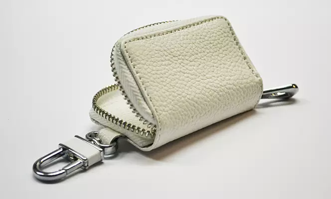Leather key (69 mga larawan): Women bag para sa mga handmade skin key 15249_6