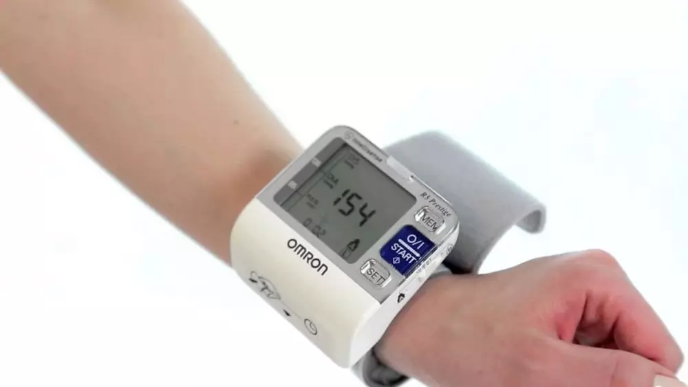 Bracelet Smart Pulse et Pression (36 Photos): Modèles médicaux avec un tonomètre et avec un cardiogramme, pour la condition physique 15255_15