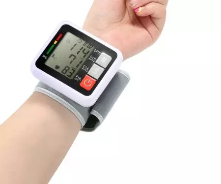 Bracelet Smart Pulse et Pression (36 Photos): Modèles médicaux avec un tonomètre et avec un cardiogramme, pour la condition physique 15255_32