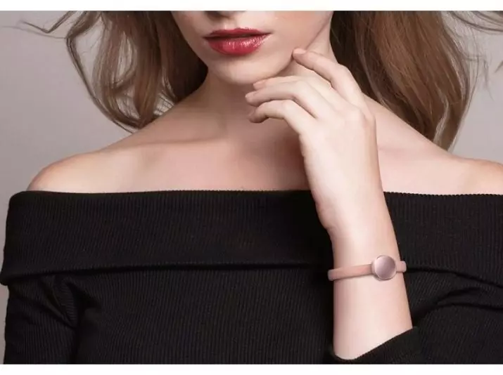 Fitness-bracelet om te zwemmen (28 foto's): waterdichte slimme modellen voor de Russische productie zwembad 15258_19