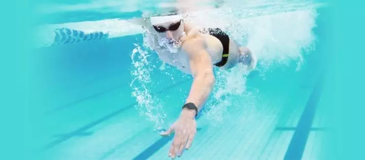 Fitness-Bracelet pour la natation (28 photos): modèles intelligents imperméables pour le pool de production russe 15258_2
