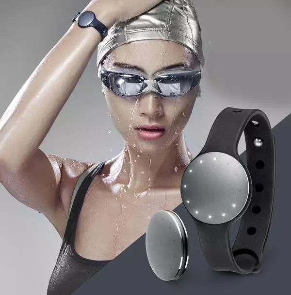 Fitness-Bracelet pour la natation (28 photos): modèles intelligents imperméables pour le pool de production russe 15258_27