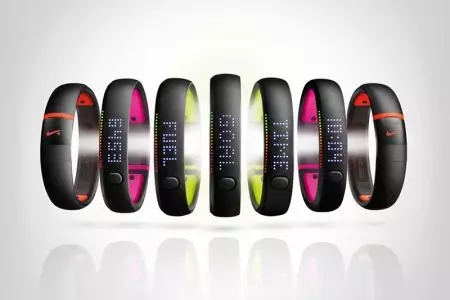 Bracelet Fitness Nike (21 photos): Sports intelligents modèles Fuelband SE pour la course à portée de main 15266_16