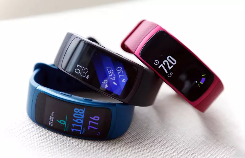 Samsung Fitness Gelang (68 Gambar): Model Smart Sports Gear Fit 2 dan Charm, Ulasan Samsung 15270_17