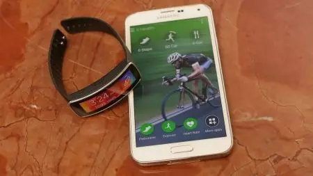 Samsung Fitness Gelang (68 Gambar): Model Smart Sports Gear Fit 2 dan Charm, Ulasan Samsung 15270_26