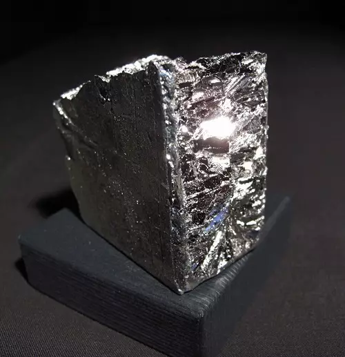 Iridium (31 Fotos): Was ist das Metall? Dichte und Temperatur des Schmelz chemischen Elements, Eigenschaften und Anwendung 15283_6