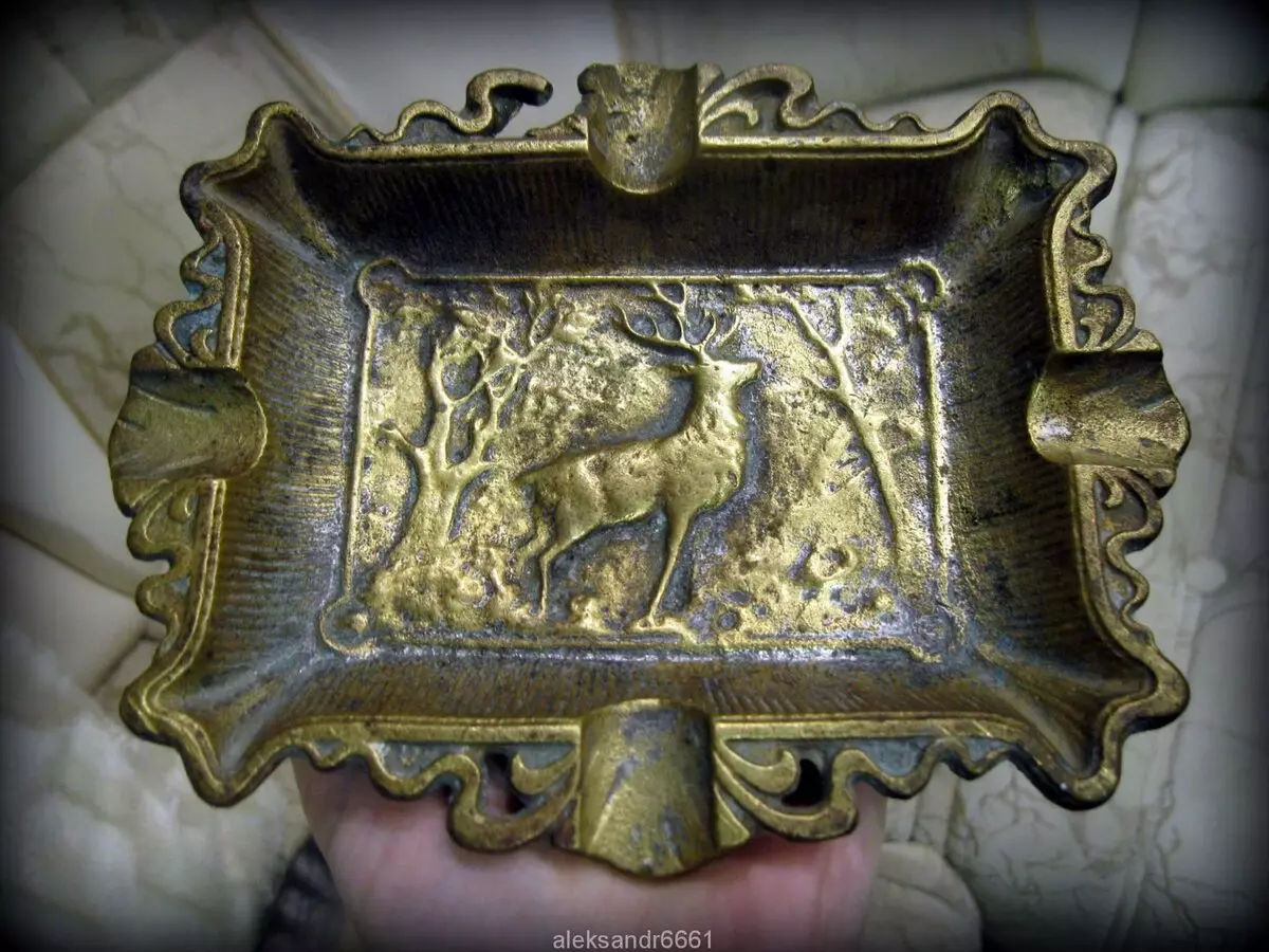 Starožitný bronz: starožitnosti, starožitné figúrky a bronzové svietniky, zvony a iné výrobky 15289_2