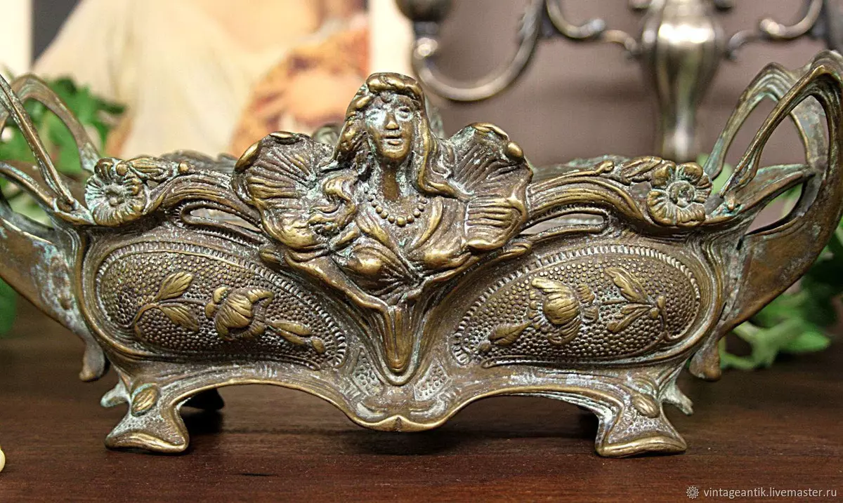 Bronż antiki: antikitajiet, figurini antiki u gandlieri tal-bronż, qniepen u prodotti oħra 15289_3