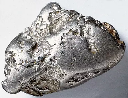 Platinové kovy: Čo je platinoidy? Ich zoznam a chémie. Kde sú zvyčajne rozptýlené? Vklad, príjem a použitie 15308_4