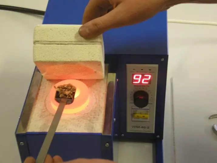Η θερμοκρασία και οι μέθοδοι του χρυσού τήξης: όταν ο χρυσός λιώνει; Πώς να λιώσει στο σπίτι; Είναι δυνατόν να θυμάστε επιχρύσωση στον καυστήρα αερίου; 15314_17