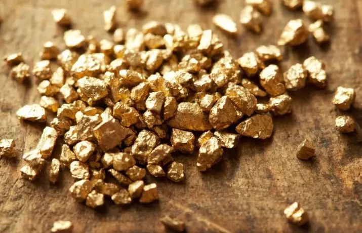 Temperatura i metode taljenja zlata: Kada se zlato topi? Kako to rastopiti kod kuće? Je li moguće zapamtiti pozlaćenje na plinski plamenik? 15314_4