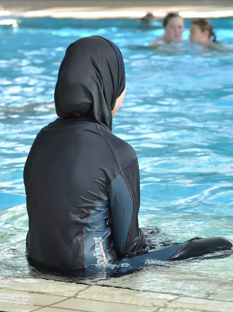 Áo tắm Hồi giáo (50 ảnh): Mô hình Burkini cho người Hồi giáo, đóng cửa, như nó được gọi là 1533_20