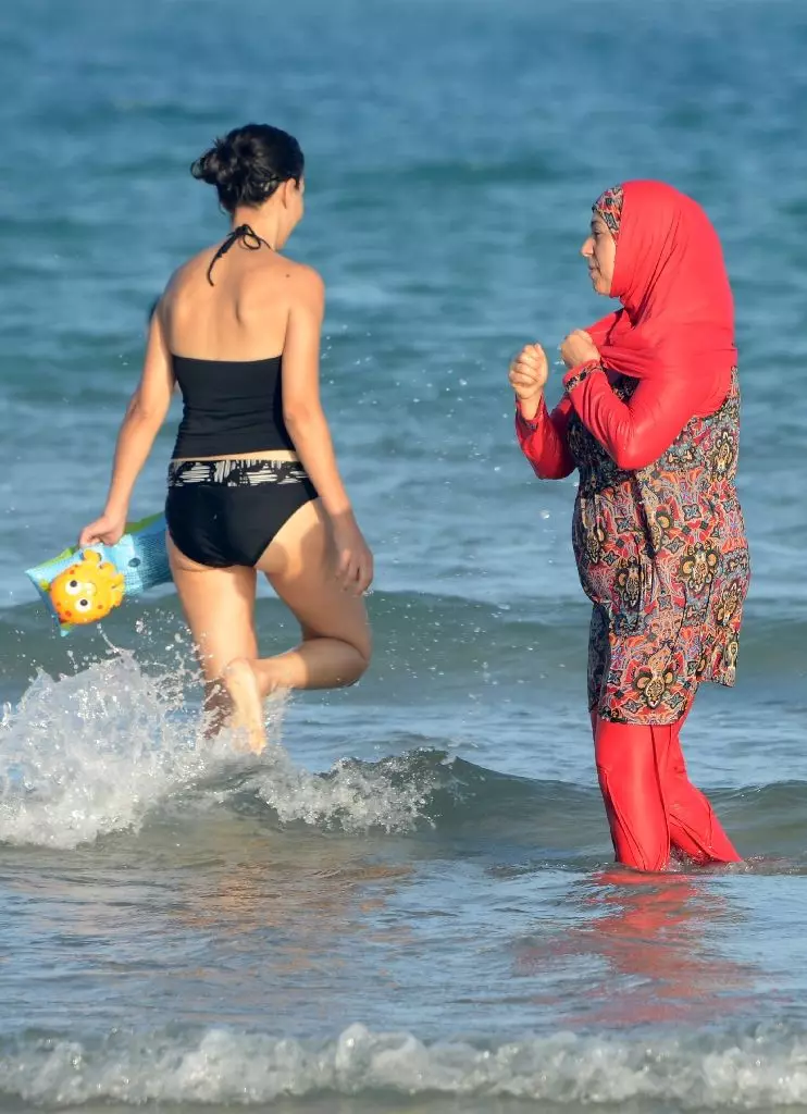 Áo tắm Hồi giáo (50 ảnh): Mô hình Burkini cho người Hồi giáo, đóng cửa, như nó được gọi là 1533_22