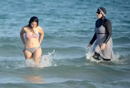 Muslim Swimsuit (50 kuvaa): Burkini mallit muslimeille, suljettu, kuten sitä kutsutaan 1533_41