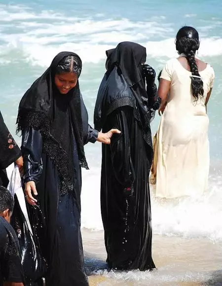 Áo tắm Hồi giáo (50 ảnh): Mô hình Burkini cho người Hồi giáo, đóng cửa, như nó được gọi là 1533_44