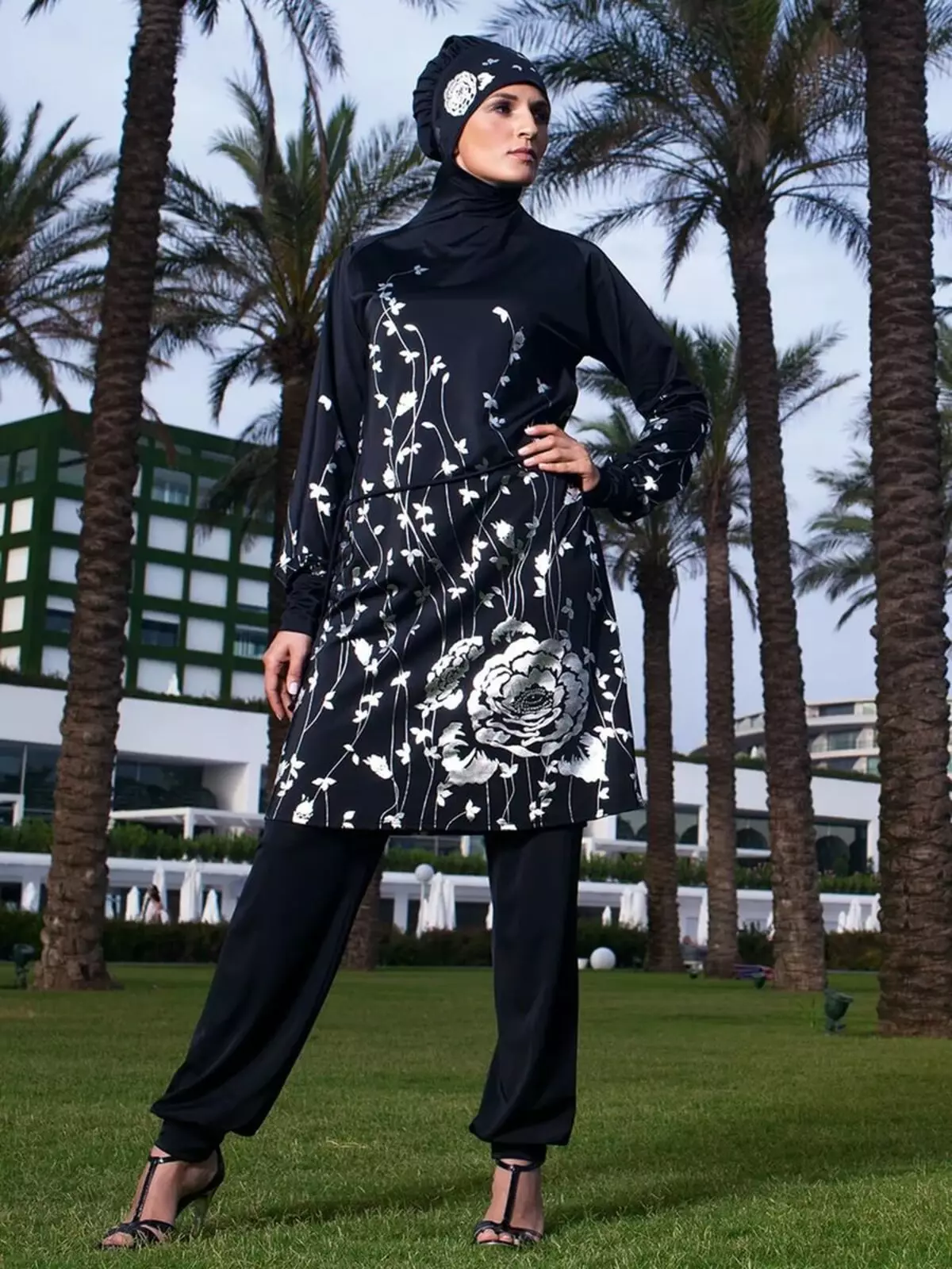 Áo tắm Hồi giáo (50 ảnh): Mô hình Burkini cho người Hồi giáo, đóng cửa, như nó được gọi là 1533_9