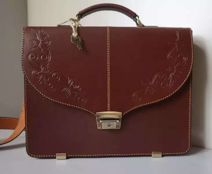 Ženske torbe-portfelji: kožni poslovni modeli za dokumente, crne i druge modne modele za djevojčice, originalnu i umjetnu kožu 15347_7