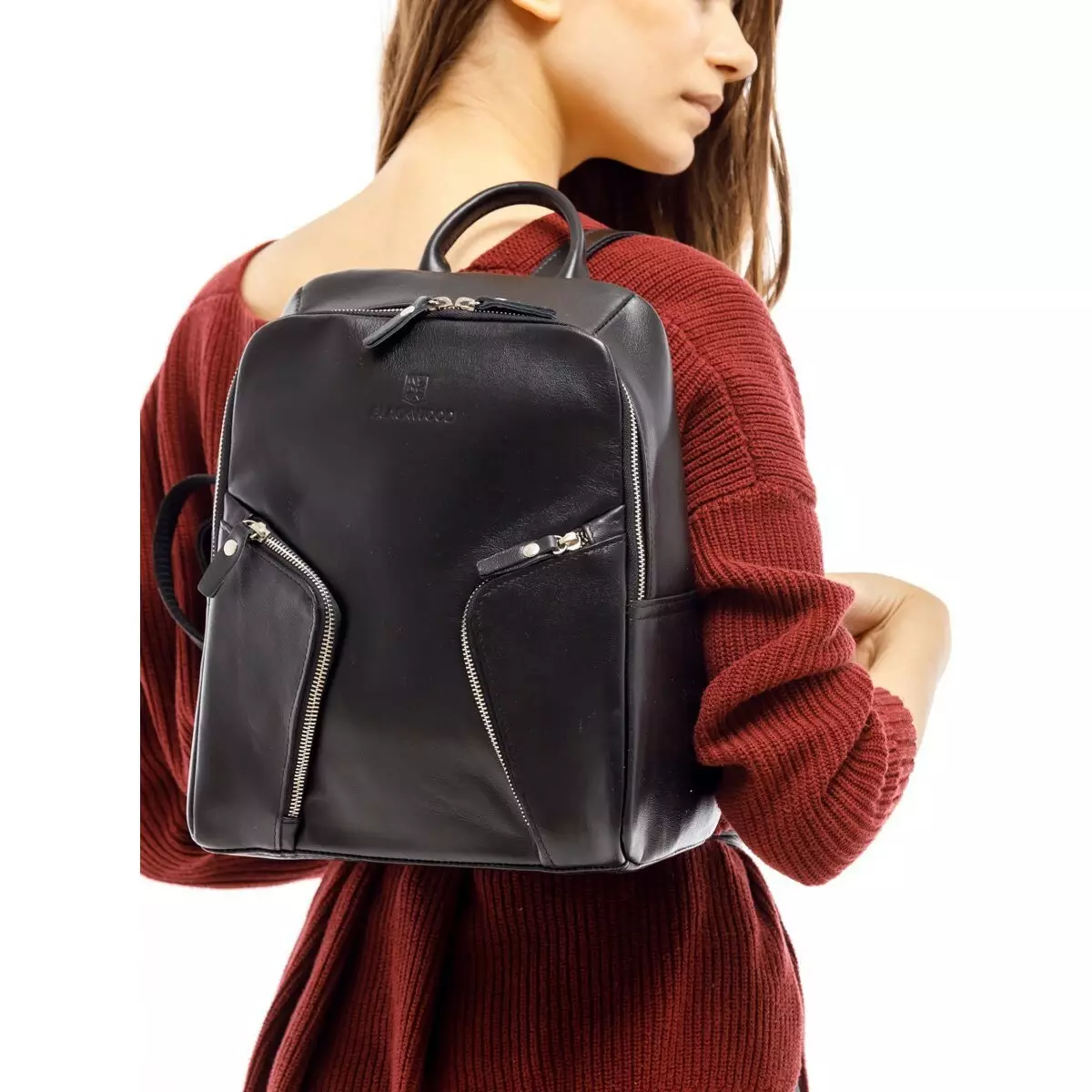 Siyah deri sırt çantaları: Kadınların büyük ve küçük sırt çantaları, gerçek deriden ve yapay, vernik derisinin yapay, ferah kalıplarından yapılmıştır. Bir sırt çantası ve ne giyeceğiniz? 15348_7
