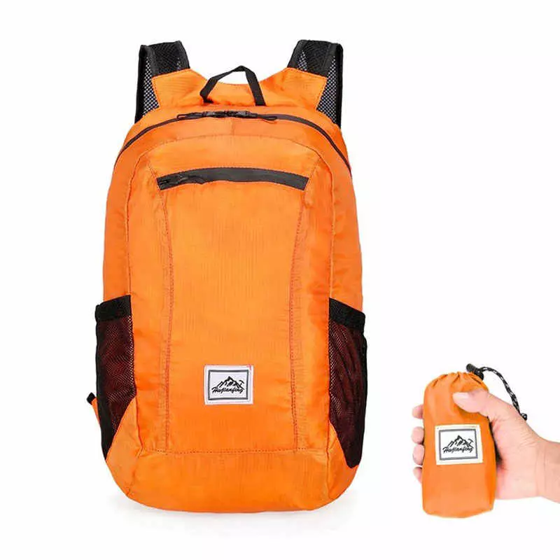 Mochilas da cidade: Melhores mochilas elegantes das mulheres para a cidade, top têxteis elegantes casuais e outros modelos, visão geral das opções mais convenientes. 15350_27