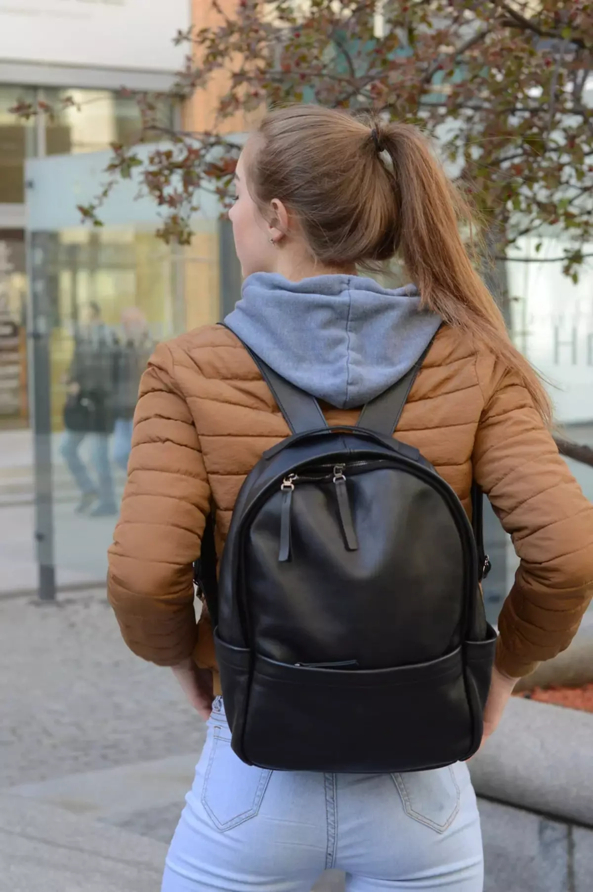 City Ryggsäckar: Bästa kvinnors eleganta ryggsäckar för staden, topp casual fashionabla textilier och andra modeller, översikt över de mest praktiska alternativen. 15350_3