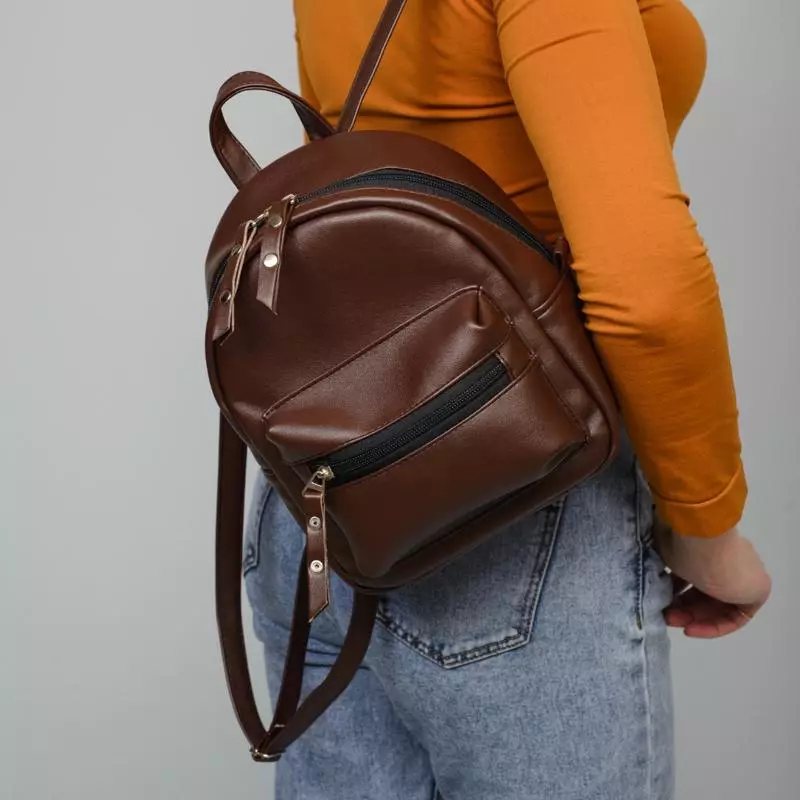 Mochilas da cidade: Melhores mochilas elegantes das mulheres para a cidade, top têxteis elegantes casuais e outros modelos, visão geral das opções mais convenientes. 15350_46