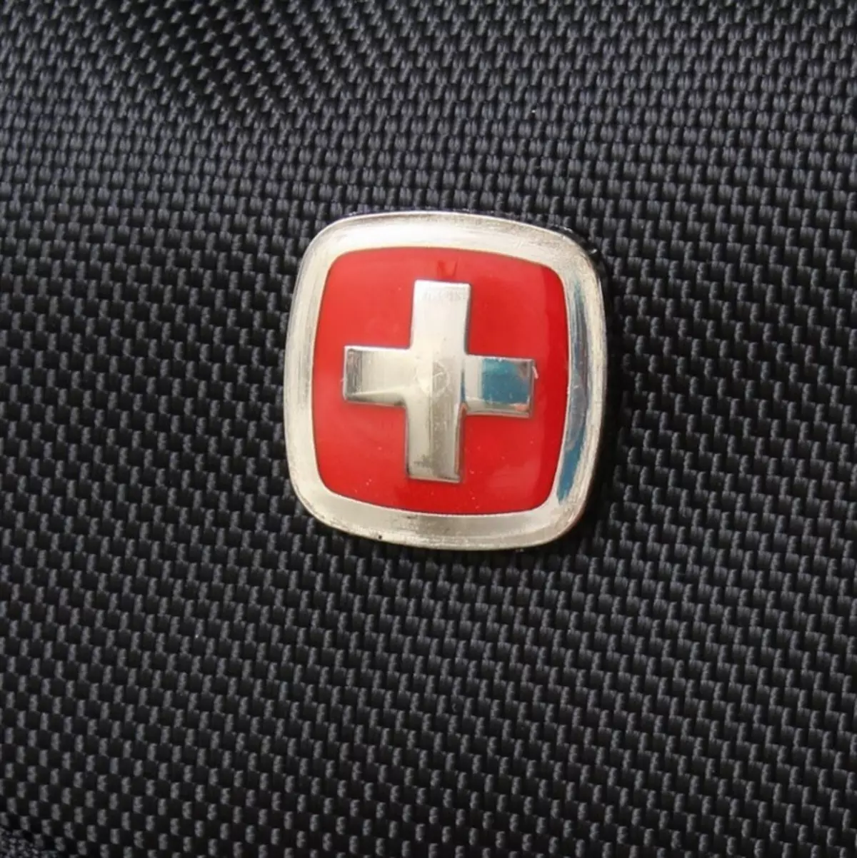 Ba lô Thụy Sĩ: Với chữ thập trong một hình vuông màu đỏ và với đầu ra USB và âm thanh của công ty Swissgear, ba lô từ Thụy Sĩ của các thương hiệu khác 15355_28