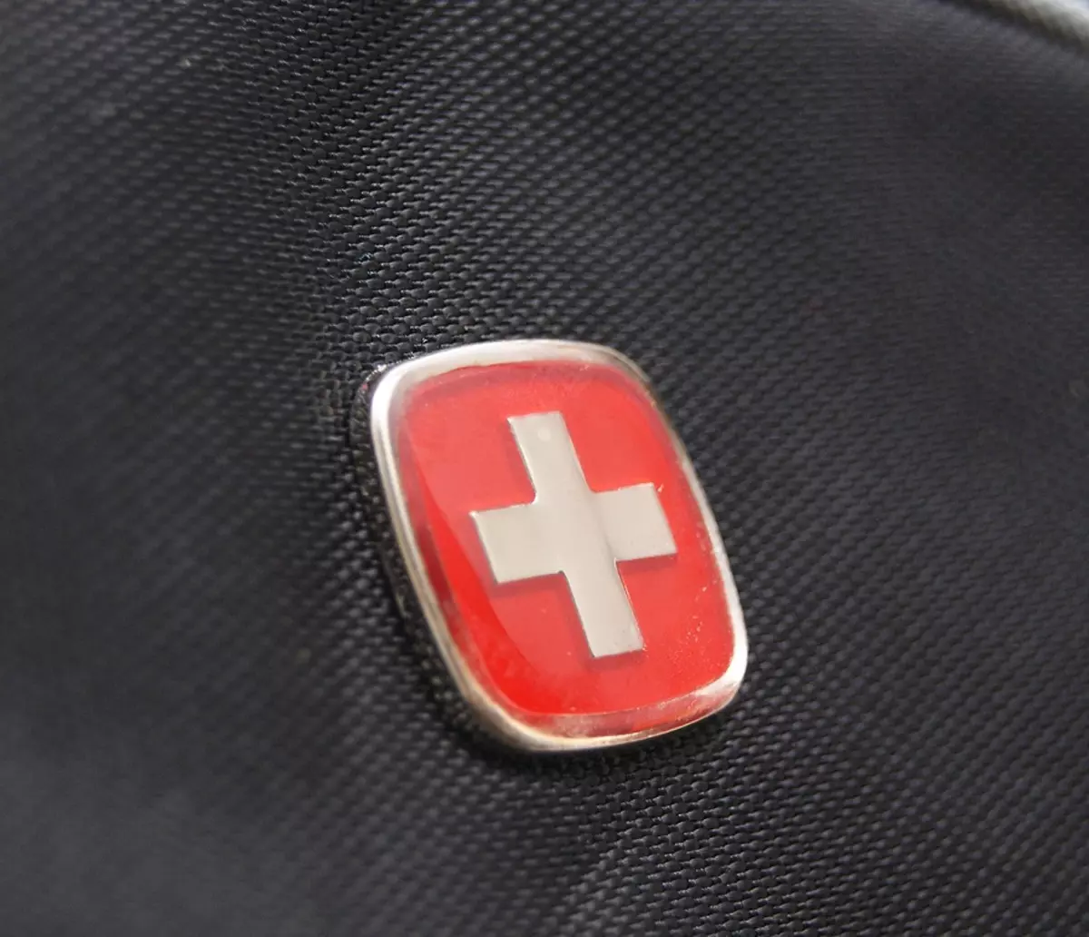 Ba lô Thụy Sĩ: Với chữ thập trong một hình vuông màu đỏ và với đầu ra USB và âm thanh của công ty Swissgear, ba lô từ Thụy Sĩ của các thương hiệu khác 15355_29