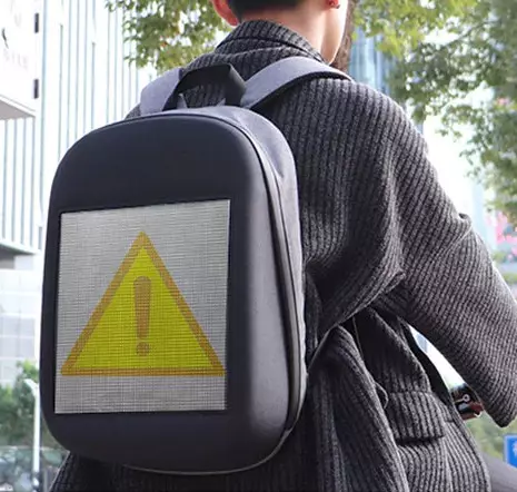 Sac à dos d'écran: Vue d'ensemble des sacs à dos numériques lumineux avec un affichage à LED par derrière. Comment connecter le portefeuille interactif électronique 