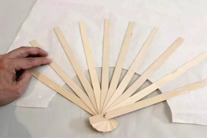 Japāņu ventilators: apaļš beative un citi Japānas fani. Kā padarīt savu roku ventilatoru japāņu stilā? 15371_36