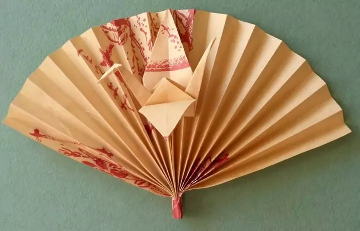 วิธีสร้างแฟนกระดาษ? 48 ภาพถ่ายวิธีการทำด้วยตัวเองสำหรับเด็ก ๆ ? กระดาษ Veter Origami และระดับปริญญาโทของ Veser รอบสำหรับการตกแต่งในสไตล์ญี่ปุ่น 15373_16