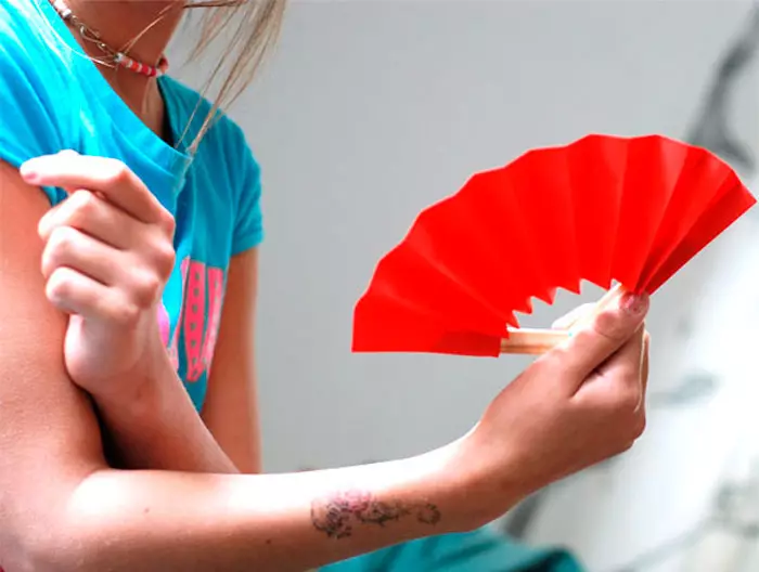 Com fer un ventilador de paper? 48 fotos Com faci-ho vostè mateix per als nens? Paper Veter Origami i Master Class de Ronda Veser per a la decoració en estil japonès 15373_25