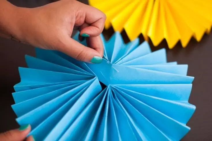 Com fer un ventilador de paper? 48 fotos Com faci-ho vostè mateix per als nens? Paper Veter Origami i Master Class de Ronda Veser per a la decoració en estil japonès 15373_8