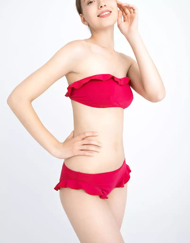 Swimsuit miaraka amin'ny ruffles (45 sary): modely misy swans, metens 1539_18