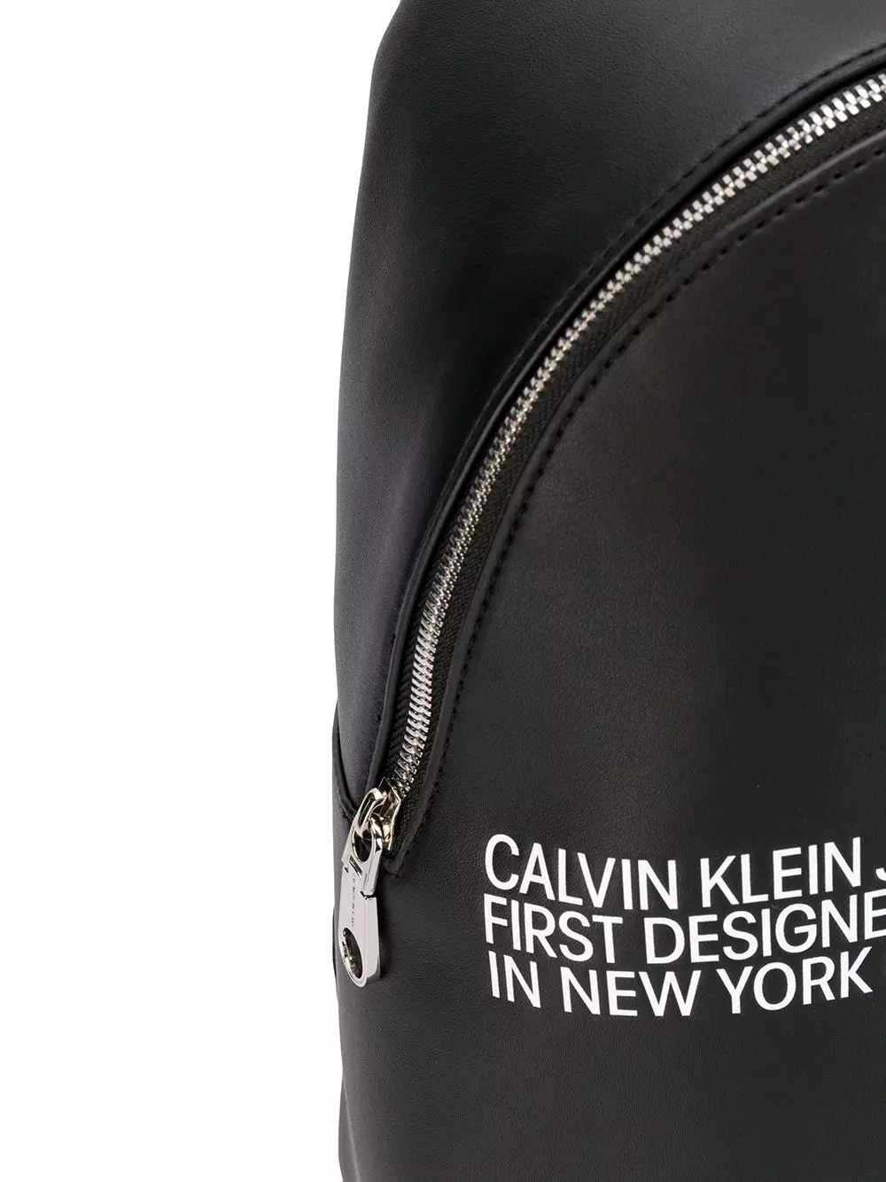 Calvin Klein Раници: черни женски и мъжки, кожени червени, бели, жълти с монограм и други цветове торбички - раници 15401_19