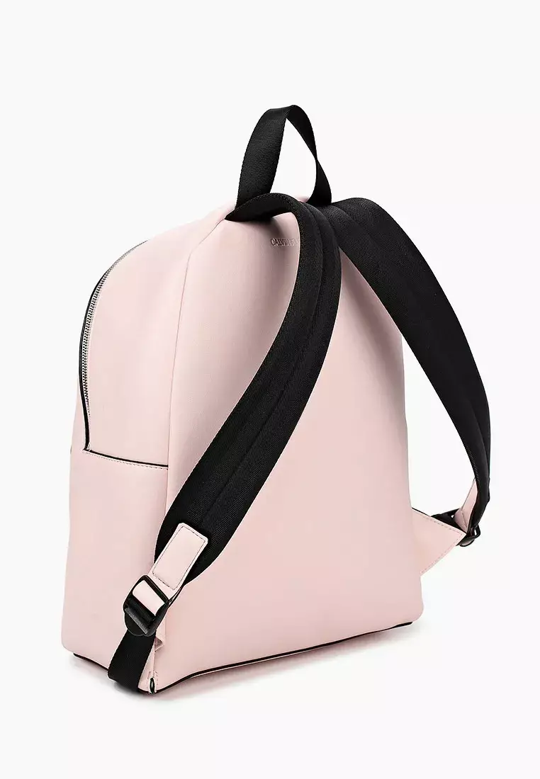 Calvin Klein Backpacks: Female reş û mêr û mêr, çermê sor, spî, zer bi monogram û rengên rengîn ên din - Backpacks 15401_21