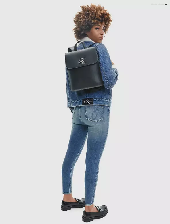 Backpacks Calvin Klein: femminili iswed u raġel, aħmar tal-ġilda, abjad, isfar b'monogramm u boroż oħra tal-kuluri - backpacks 15401_42