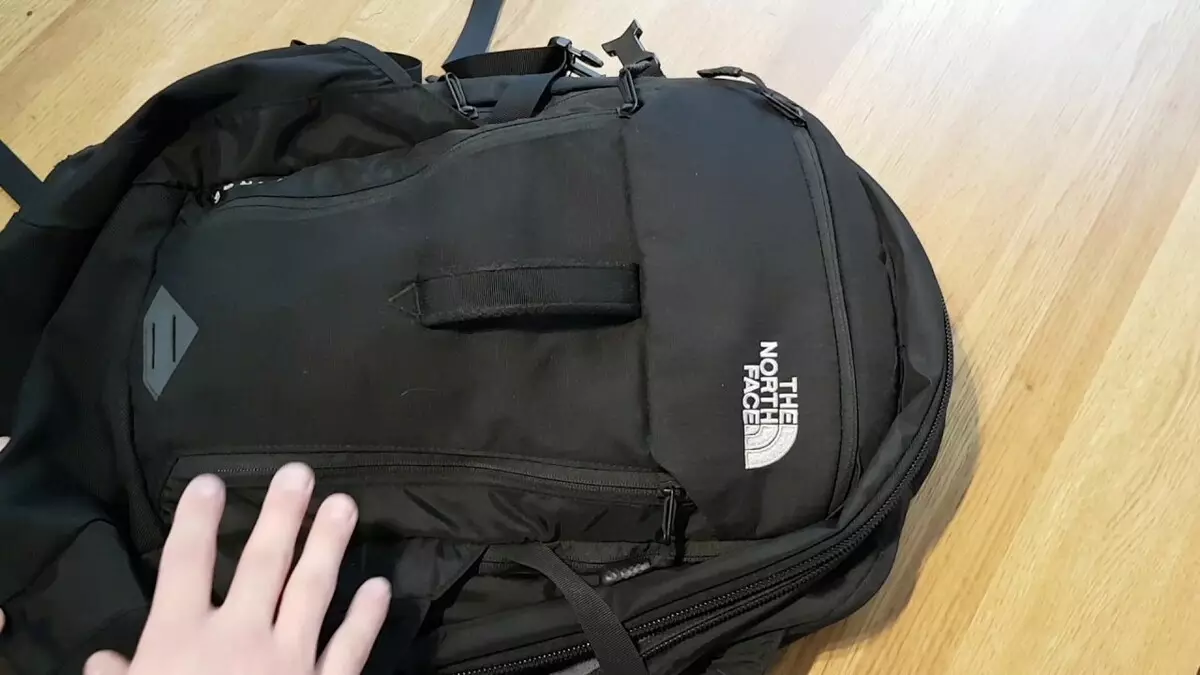 Backpacks Ang North Face: Backpacks-bags at urban backpacks, dilaw at itim na mga modelo, berde at asul, pula at iba pa 15407_12