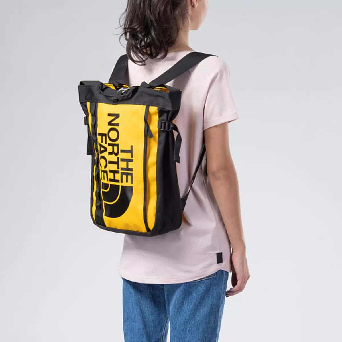 Backpacks fytyra e veriut: backpacks-çanta dhe backpacks urbane, modele të verdhë dhe të zezë, jeshile dhe blu, të kuqe dhe të tjera, të kuqe dhe të tjerët 15407_14