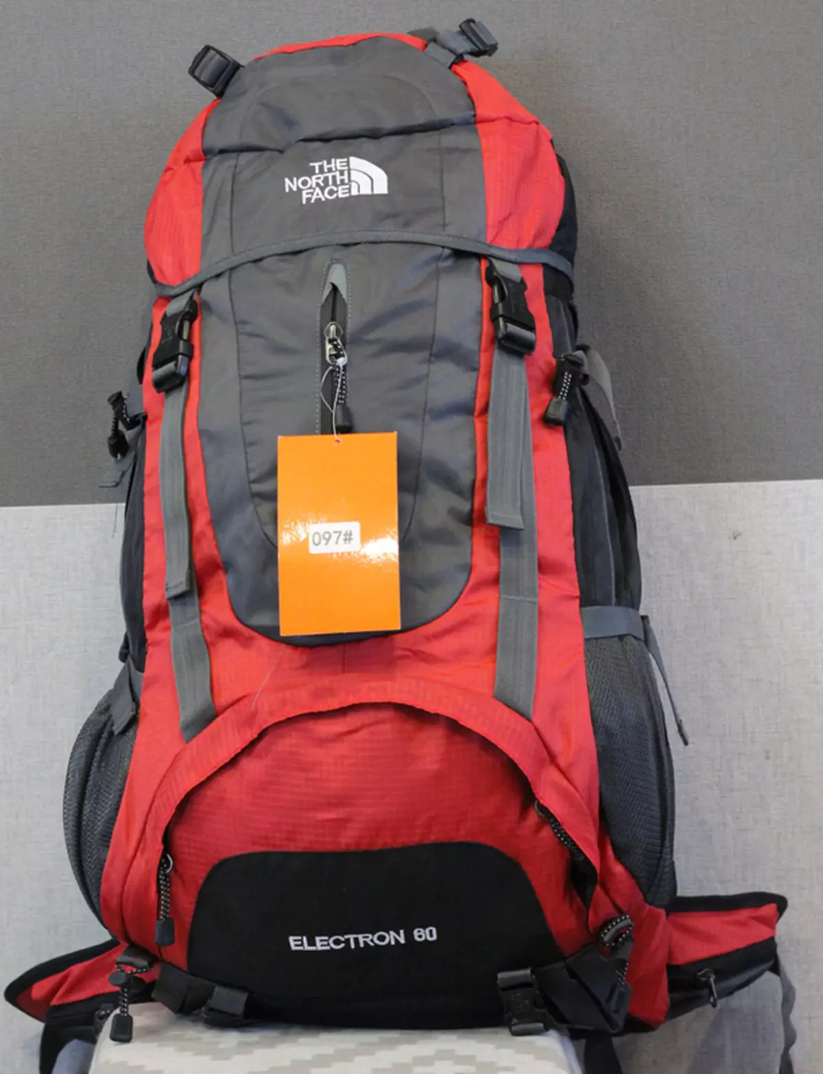 उत्तर चेहरा backpacks: बॅकपॅक-बॅग आणि शहरी बॅकपॅक, पिवळा आणि काळा मॉडेल, हिरव्या आणि निळा, लाल आणि इतर 15407_38