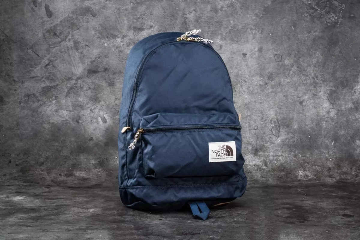 Backpacks Il-wiċċ tat-tramuntana: backpacks-basktijiet u backpacks urbani, mudelli sofor u iswed, aħdar u blu, aħmar u oħrajn 15407_43
