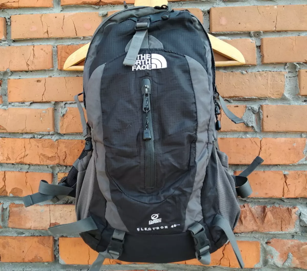 Backpacks Ang North Face: Backpacks-bags at urban backpacks, dilaw at itim na mga modelo, berde at asul, pula at iba pa 15407_44