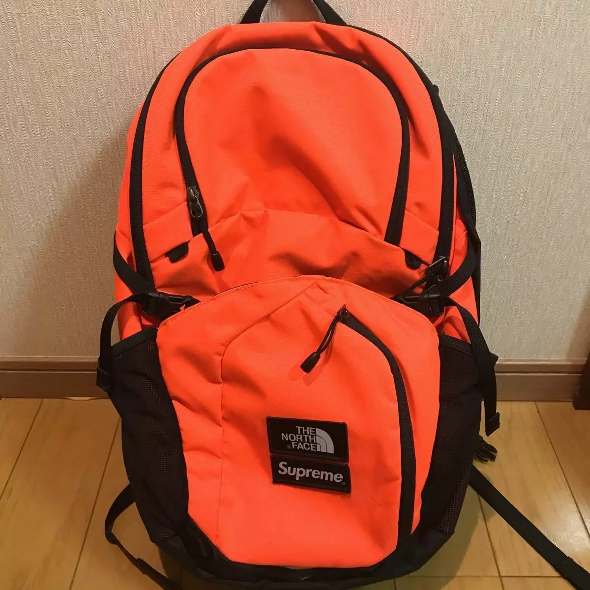 उत्तर चेहरा backpacks: बॅकपॅक-बॅग आणि शहरी बॅकपॅक, पिवळा आणि काळा मॉडेल, हिरव्या आणि निळा, लाल आणि इतर 15407_7