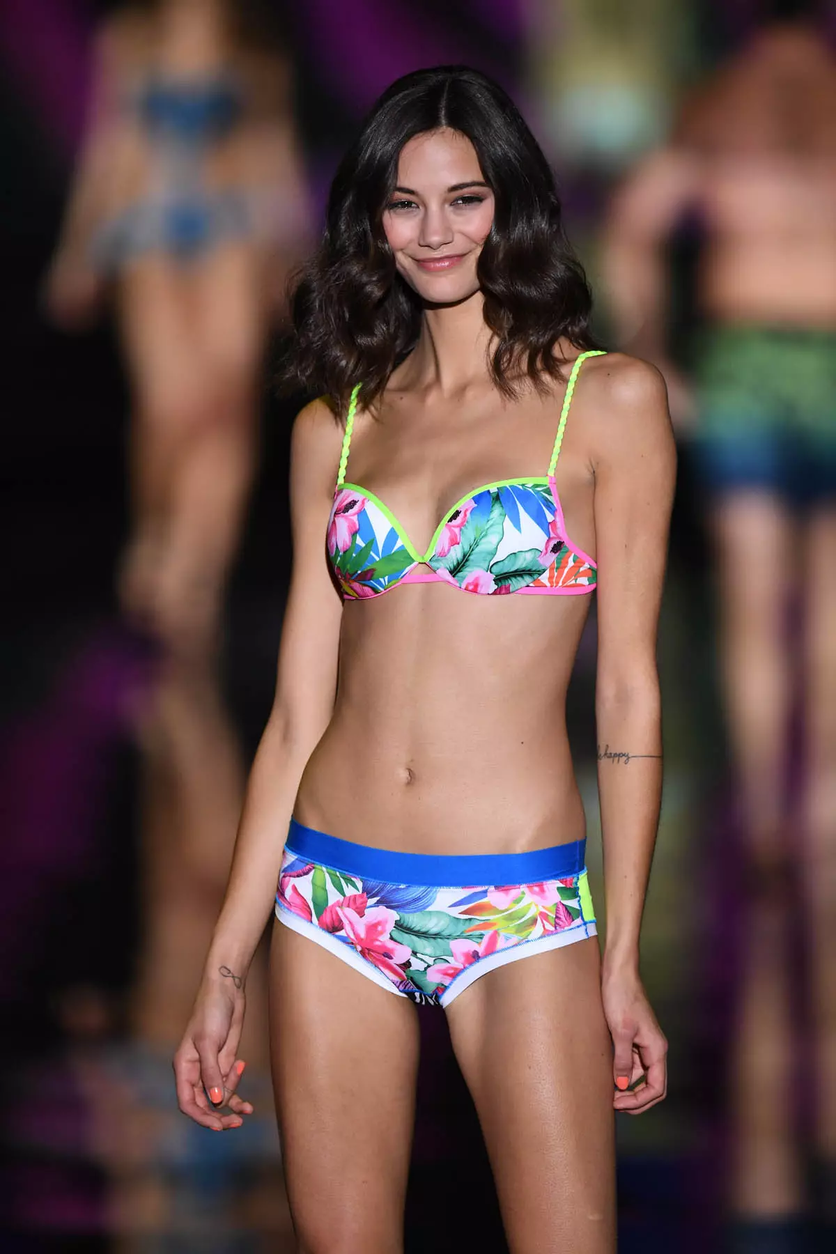 Calzedonia Swimsuits (85 myndir): Models 2021, tíðir, með brasilískum panties 1540_12