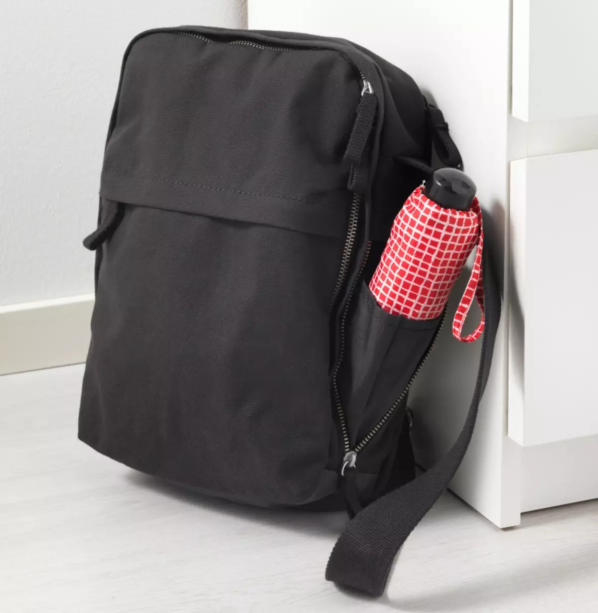 กระเป๋าเป้ IKEA: ภาพรวมของกระเป๋าเป้สะพายหลังสีดำบนล้อและรุ่นอื่น ๆ วิธีการดูแล 15421_14