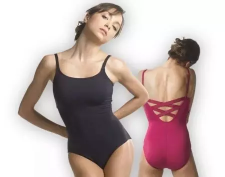 Body Swimsuit (39 foto): Model cetak, dengan celana dalam string, berenang, gaya hitam untuk menari 1542_10