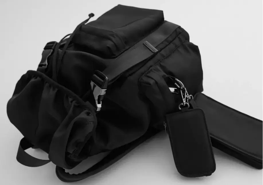ZARA Backpacks: سیاہ خاتون، بچوں کے لئے بچوں، سرمئی اور سرخ، ساتھ ساتھ کمپنی سے بیگ بیگ بیگ کے دیگر ماڈل. پہننے کے لئے کیا سب سے بہتر ہے؟ 15437_18