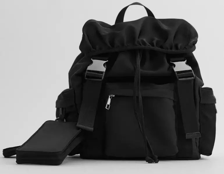 Zara backpacks: ຜູ້ຍິງສີດໍາ, ເດັກນ້ອຍສໍາລັບເດັກນ້ອຍ, ສີຂີ້ເຖົ່າແລະສີແດງ, ພ້ອມທັງແບບກະເປົາຂອງກະເປົາຈາກບໍລິສັດ. ສິ່ງທີ່ດີທີ່ສຸດທີ່ຈະໃສ່? 15437_19